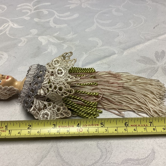 Ladies with Elegance VICTORIAN LADY. MUST SEE - Picture 4 of 9